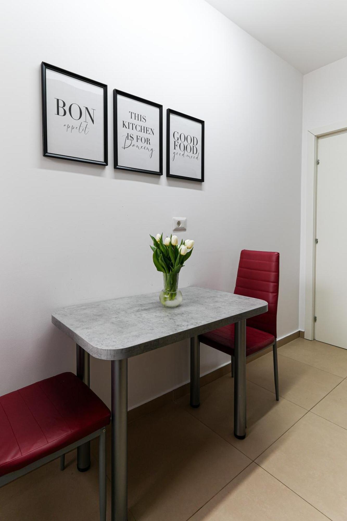בוקרשט Amalia - Quiet 1Br Apartment With Parking & Wi-Fi מראה חיצוני תמונה
